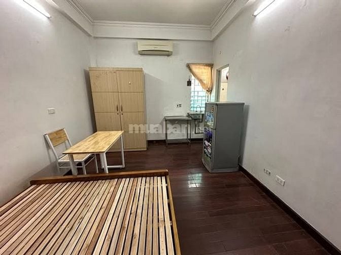 Cho thuê căn hộ kk mặt phố 3,8triệu, tại 169 Đặng Tiến Đông Đống Đa HN