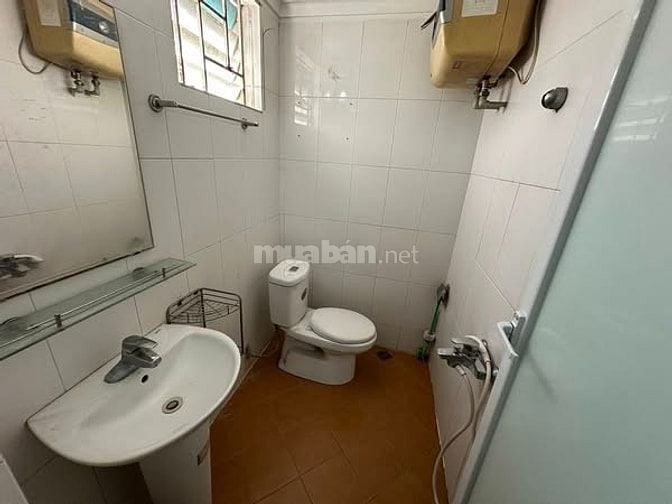 Cho thuê căn hộ kk mặt phố 3,8triệu, tại 169 Đặng Tiến Đông Đống Đa HN