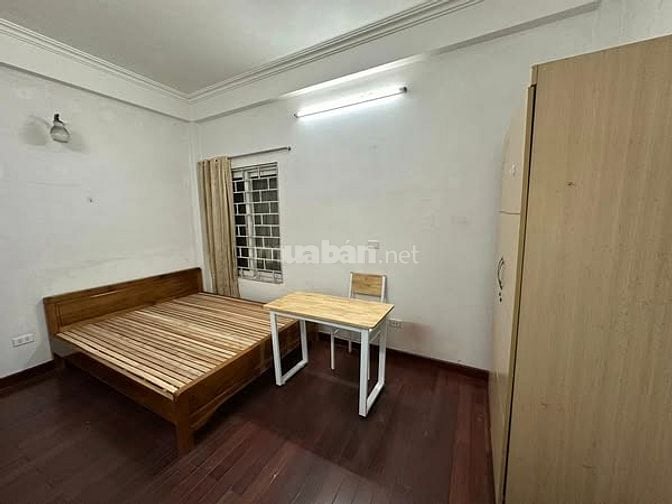 Cho thuê căn hộ kk mặt phố 3,8triệu, tại 169 Đặng Tiến Đông Đống Đa HN