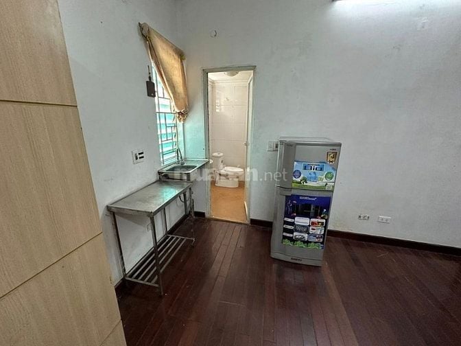 Cho thuê căn hộ kk mặt phố 3,8triệu, tại 169 Đặng Tiến Đông Đống Đa HN