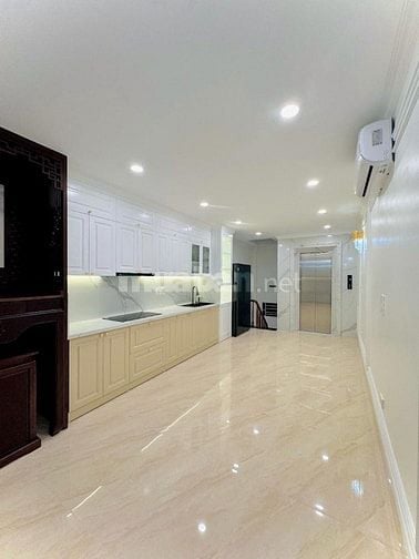 Bán nhà phố Yên Lạc, TT  quận Hai Bà Trưng, ô tô đỗ cửa, thang máy,41m