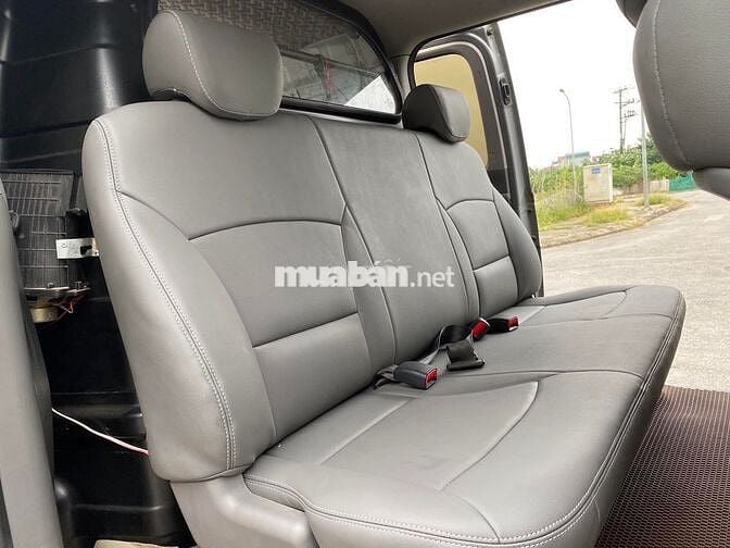 Hyundai Starex 2013 số tay máy xăng, tải van 6c
