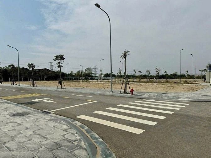 Chính chủ bán 90m2, mặt đường 11m, sổ đỏ tại Đình Bảng, Từ Sơn