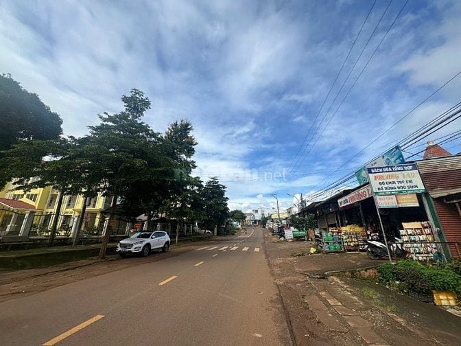 Bán nhà 2 mặt tiền DT: 14mx70m (nở hậu 16m) gần chợ Tân Hà Lâm Đồng.
