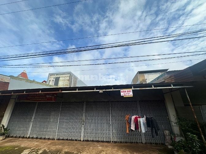 Bán nhà 2 mặt tiền DT: 14mx70m (nở hậu 16m) gần chợ Tân Hà Lâm Đồng.