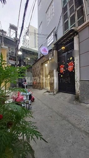 Cách mặt tiền Hoàng Văn Thụ 3 căn,4Tầng,3PN,khu Văn Phòng,An Ninh 