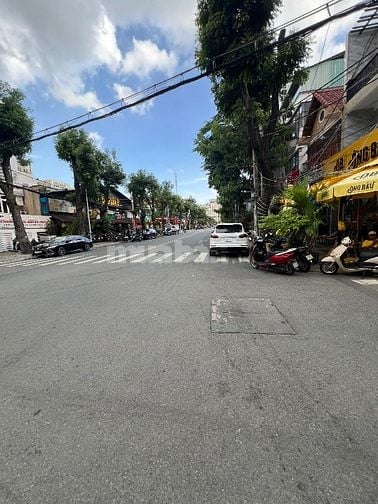Cần bán tòa nhà 2 mặt tiền đường số - Quận 7