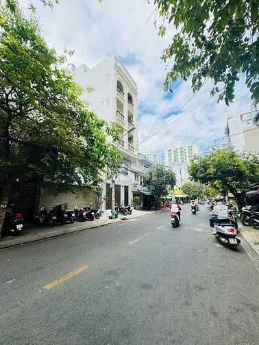 Bán Nhà Mặt Tiền Đường Số P Tân Quy Quận 7. DT 4,5x18m giá 11 tỷ.