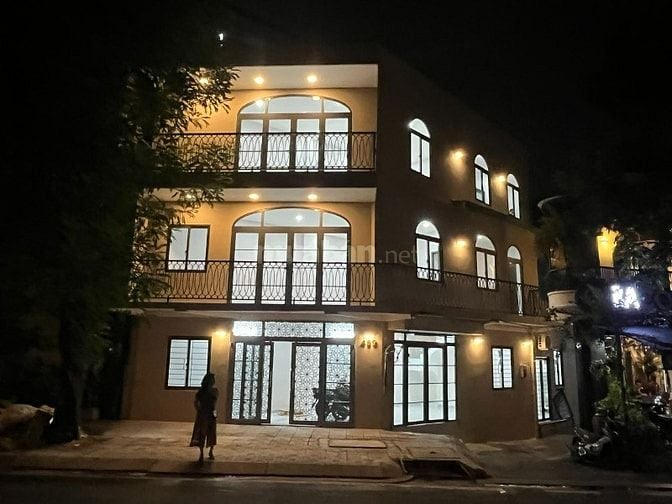 Cho thuê nguyên căn nhà Mặt tiền 459 Hoàng Sa