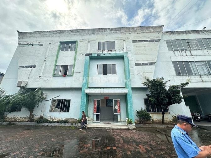 Cho thuê kho xưởng KCN Tân Đức, Long An, KV: 5.100m2, xưởng : 2.830m2