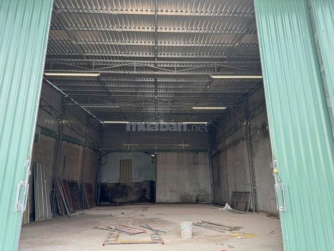 Cho thuê kho, nhà xưởng 200m2 gần KCN Long Hậu, 10 triệu VND