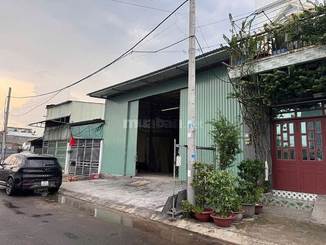 Cho thuê kho, nhà xưởng 200m2 gần KCN Long Hậu, 10 triệu VND
