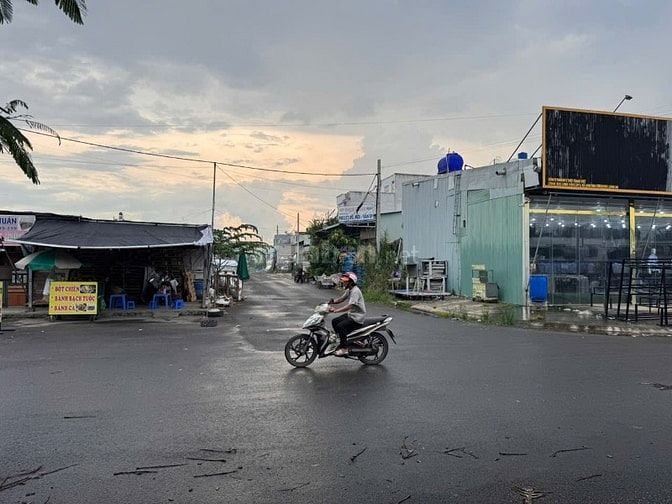 Cho thuê kho, nhà xưởng 200m2 gần KCN Long Hậu, 10 triệu VND