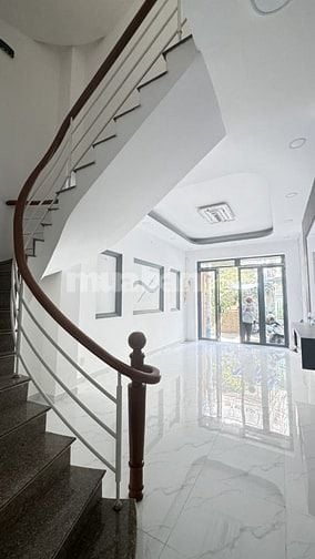 Bán nhà đường Nguyễn Biểu Q.5 - 4PN 5WC