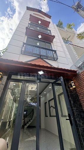 Bán nhà đường Nguyễn Biểu Q.5 - 4PN 5WC