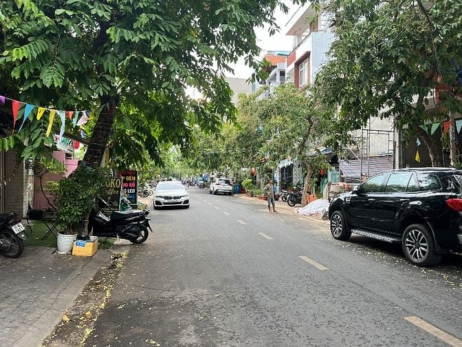 Cần bán nhà đất mặt tiền đường Lê Thị Chợ - Quận 7