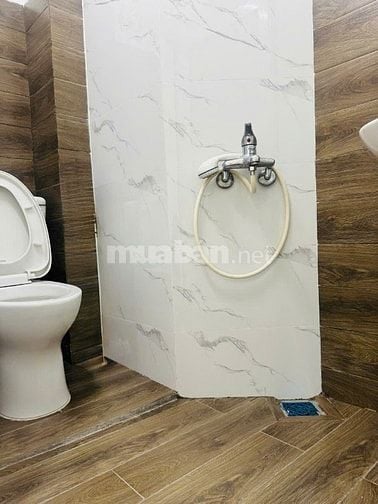 BÁN GẤP KHÁCH SẠN MẶT TIỀN TRUNG TÂM TP ĐÀ LẠT