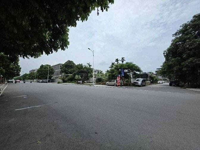 ĐẤT HIẾM NGỌC THỤY - BỒ ĐỀ - MẶT TIỀN 6.1 - OTO VÀO ĐẤT - GIÁ ĐẦU TƯ
