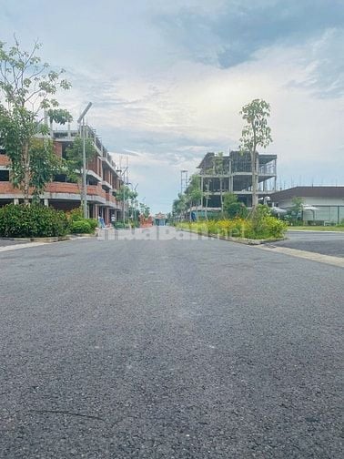 Bán nhà phố gần chợ Bình Chánh, pháp lý sạch , giá chỉ 4,7 tỷ 