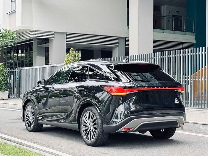 🐦‍🔥 LEXUS RX 350 "LUXURY"  • Odo : 5.555 kilomet • Sản xuất 09.2023