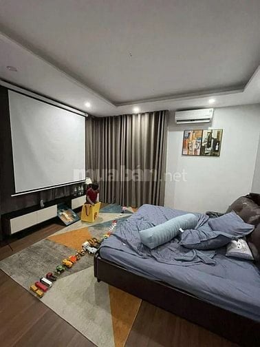 Bán gấp ngay nhà phố Cầu Giấy, phân lô ô tô đỗ, lô góc MT 8m, giá nhỉn
