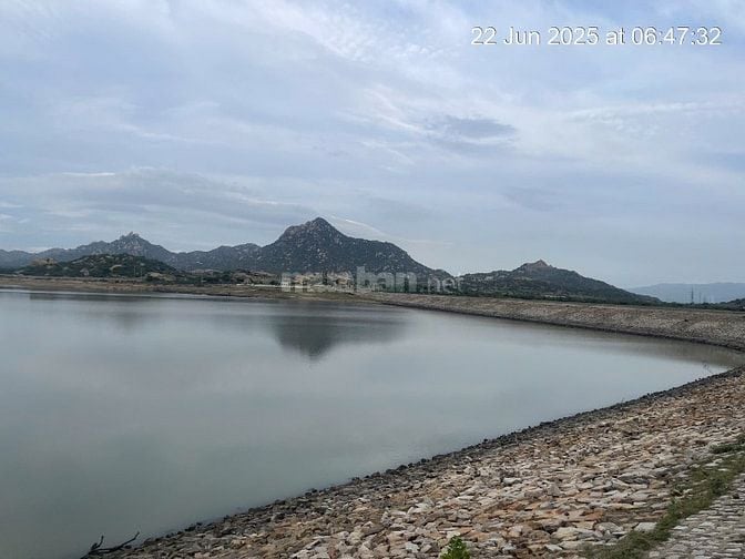 Bán 6640m2 giá 3,2 tỷ, sổ đỏ, gần khu du lịch Mũi Dinh, Ninh Thuận