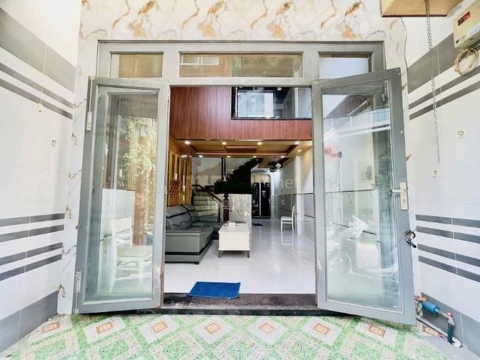 Đi nước ngoài định cư bán gấp nhà ở đường Lê Đại Hành, phường 11, quận