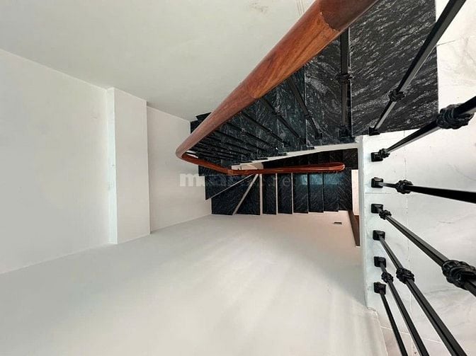 Bán nhà 5 tầng thang máy rất đẹp, góc, ngõ oto 7 chỗ P Chu Huy Mân, LB