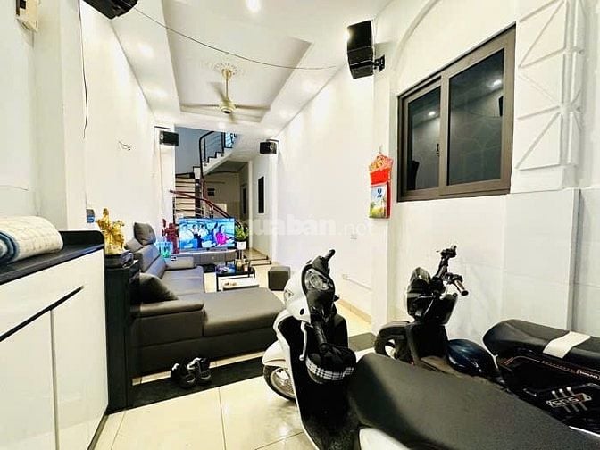 SIÊU TIỆN ÍCH ! Nhà Trường Chinh, 40m2 5 tầng, ngõ thông, lô góc 