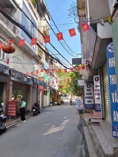 Bán nhà 5 tầng thang máy rất đẹp, góc, ngõ oto 7 chỗ P Chu Huy Mân, LB