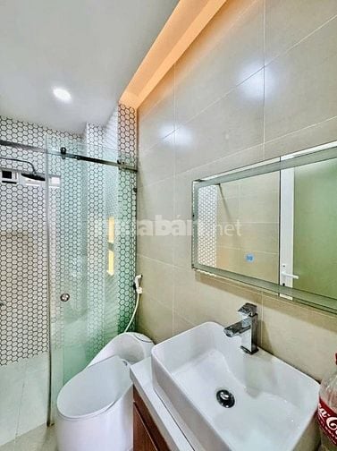 Đi nước ngoài định cư bán gấp nhà ở đường Nguyễn Đình Chiểu, phường 4,