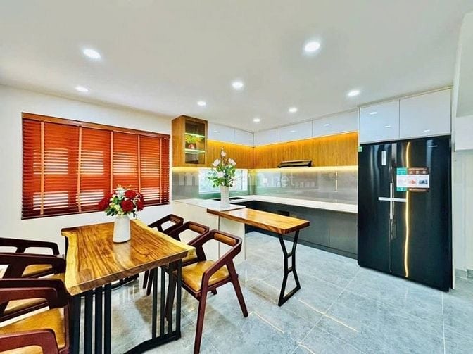 Đi nước ngoài định cư bán gấp nhà ở đường Nguyễn Đình Chiểu, phường 4,