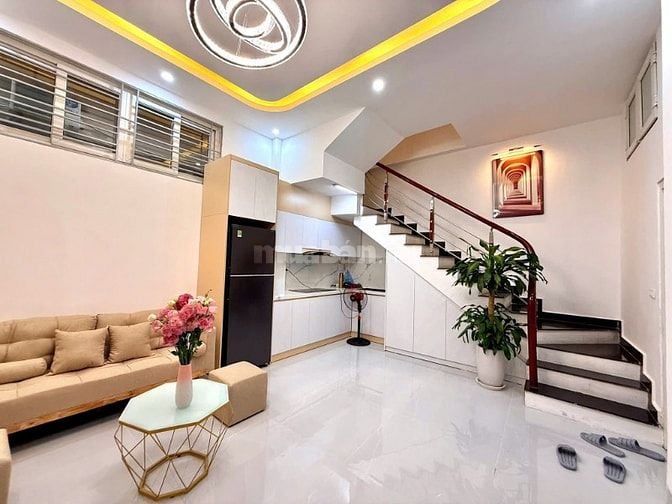 Nhà Đẹp Ở Luôn Thịnh Quang, Đống Đa 31m, 5 tầng, mt 3.5m, giá 7.88 tỷ.