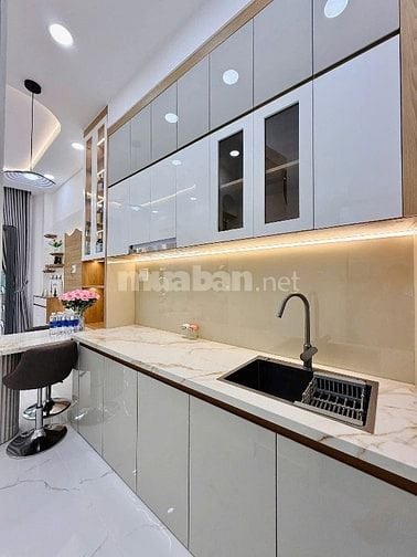 KẸT TIỀN BÁN GẤP NHÀ Đ NGUYỄN TRƯỜNG TỘ, PHÚ NHUẬN,GẦN CHỢ PHÚ NHUẬN