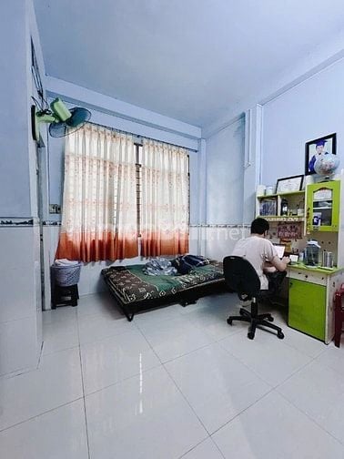 Bán gấp MT VIP 151 Hoàng Diệu P9 Q4