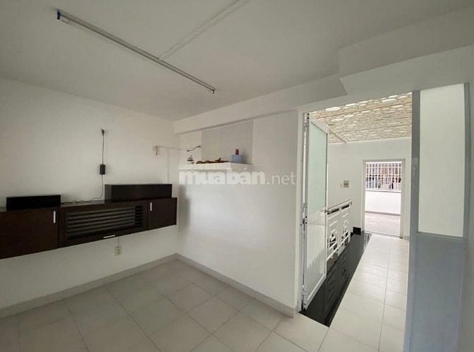 Chủ định cư cần bán gấp nhà 4 tầng mặt tiền 80m2 giá 2TY3