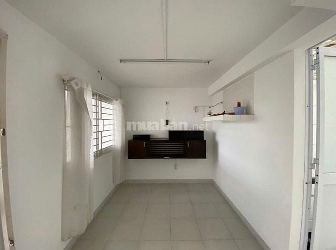 Chủ định cư cần bán gấp nhà 4 tầng mặt tiền 80m2 giá 2TY3