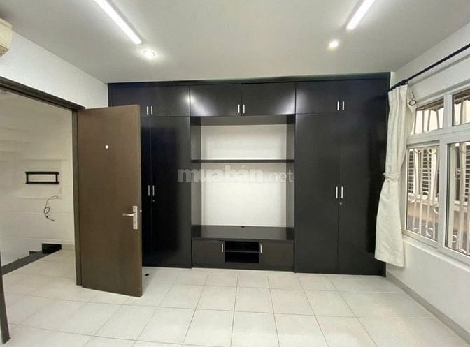 Chủ định cư cần bán gấp nhà 4 tầng mặt tiền 80m2 giá 2TY3