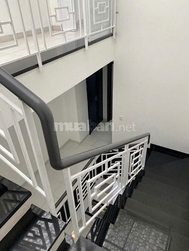 Chủ định cư cần bán gấp nhà 4 tầng mặt tiền 80m2 giá 2TY3
