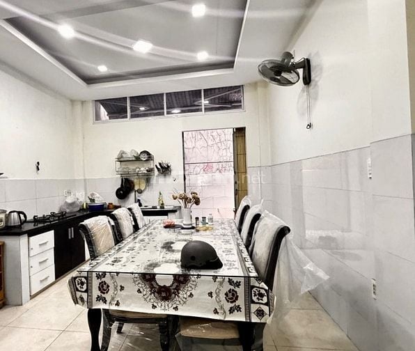 Cần bán gấp nhà mặt tiền Quận 8, khu dân cư cao cấp, ngay Tạ Quang Bửu
