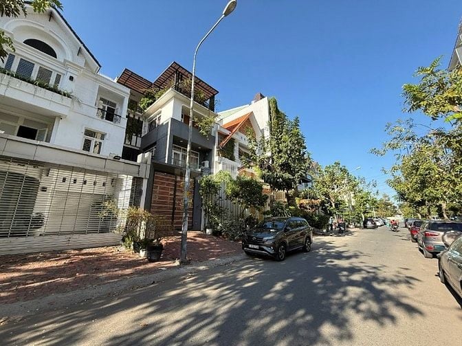 Bán Biệt Thự cực đẹp KDC Nam Long Trần Trọng Cung Quận 7 Giá rẻ 27 tỷ