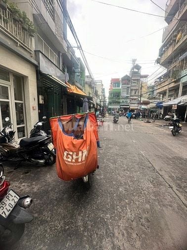 MT HXH 8m thuận tiện KD 154/43 Lê Quốc Hưng P13 Q4
