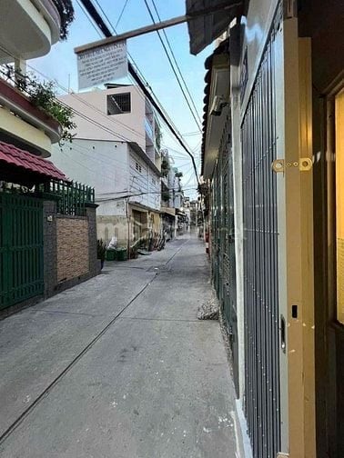 Cho thuê nhà hẻm 4m(XH) Đường C1, P.13, Q.Tân Bình giá 11tr