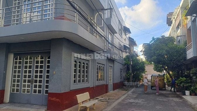 Cho thuê nhà hẻm 4m(XH) Đường C1, P.13, Q.Tân Bình giá 11tr