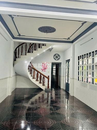 Cho thuê nhà hẻm 4m(XH) Đường C1, P.13, Q.Tân Bình giá 11tr