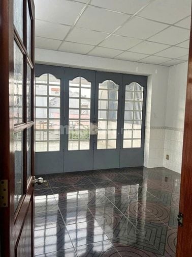 Cho thuê nhà hẻm 4m(XH) Đường C1, P.13, Q.Tân Bình giá 11tr