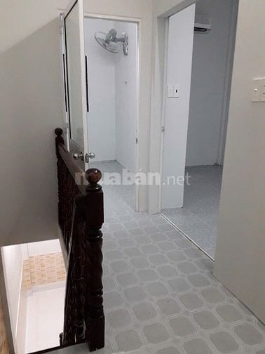 Bán nhà có gác suốt cách Coop Rạch Miễu 5p, 3,4 TL