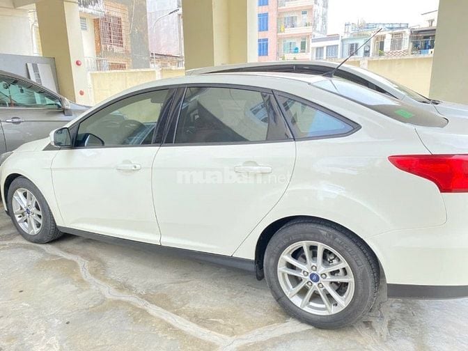 Bán gấp Ford Focus Sedan 2017 Trend màu trắng 25000 km 380 triệu