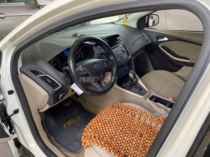 Bán gấp Ford Focus Sedan 2017 Trend màu trắng 25000 km 380 triệu