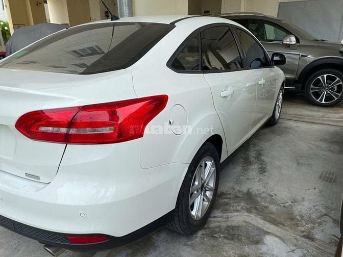 Bán gấp Ford Focus Sedan 2017 Trend màu trắng 25000 km 380 triệu